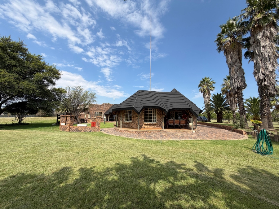 5 Bedroom Property for Sale in Metsimaholo Free State